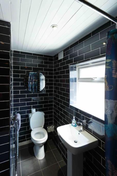 Chester/Handbridge Sleeps 9 + Netflix Hough Green Экстерьер фото